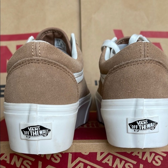 Vans WMNS Old Skool Stacked 
Soft Suede Burro/True White 
VN0A7Q5MB69
Platforms - Picture 13 of 16